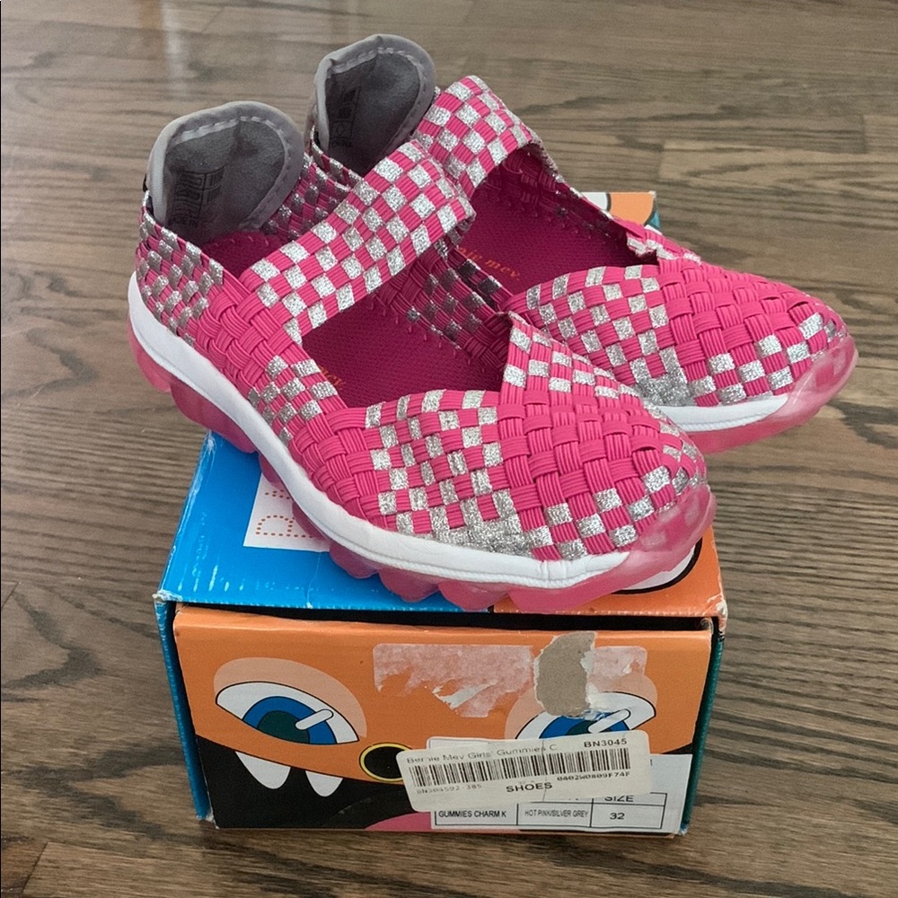 bernie mev. Pink and Gray Woven Sneakers Slip-On Lightweight